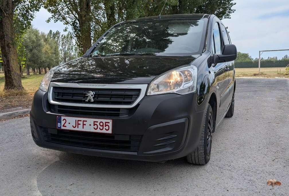 Peugeot Peugeot Partner 1.6i Reed gekeurd Voor verkoop! | Benzine | 3 Zitplaatsen | Cruise | Trekhaak