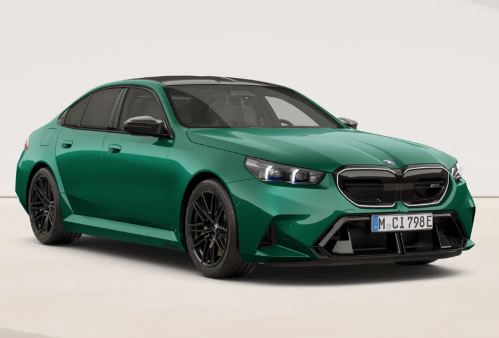 BMW 4.4i V8 727CV PHEV CERAMIC PANO PACK M DRIVER B&W