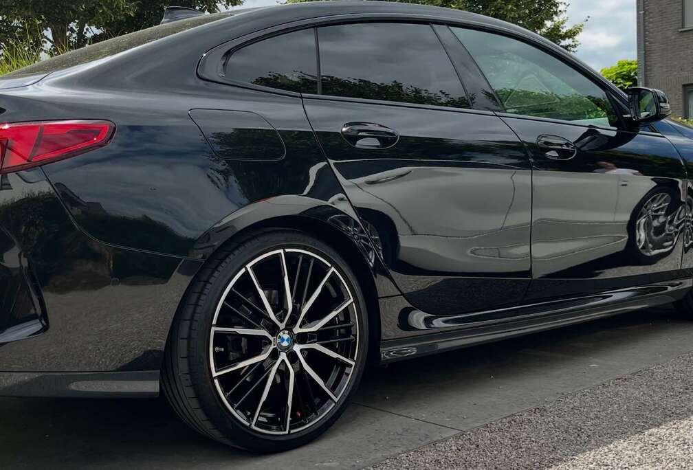 BMW Gran Coupé 218iA  MPack//Pano dak//19\