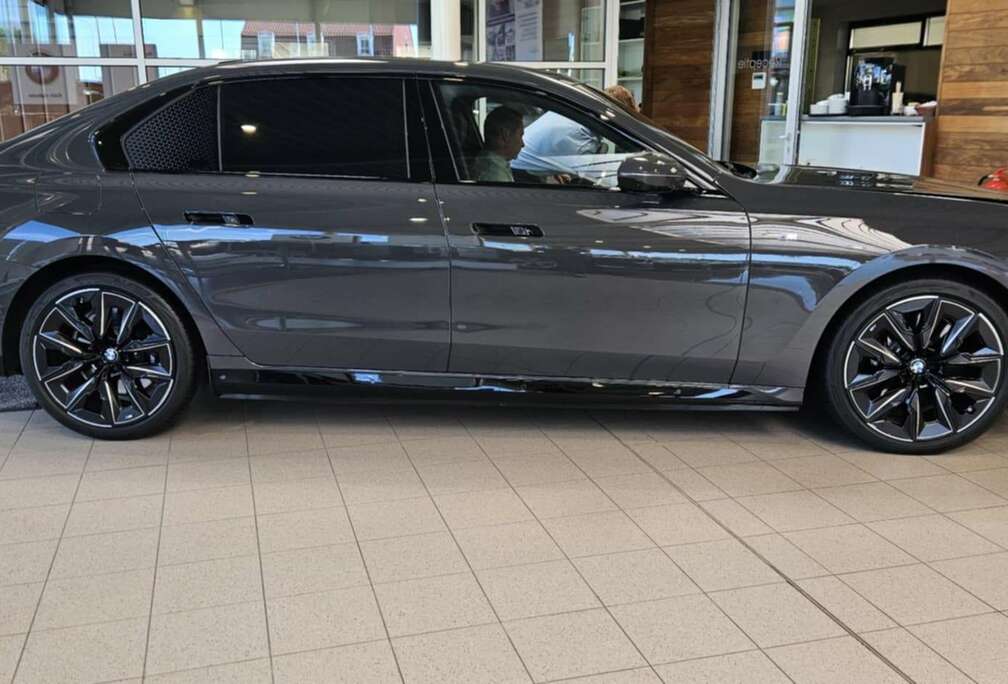 BMW 101.7 kWh xDrive60