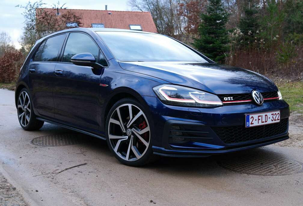 Volkswagen Golf 2.0 TSI Performance DSG