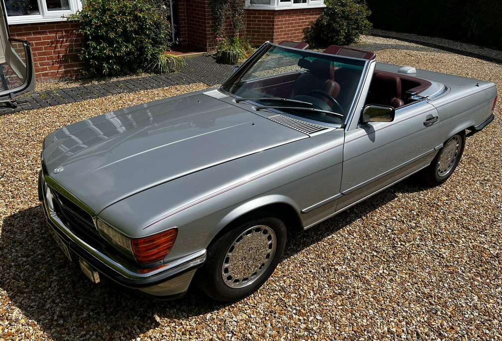 Mercedes-Benz 560SL