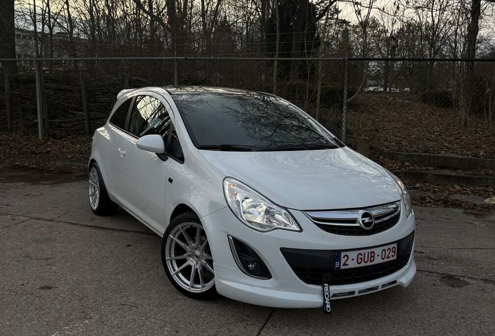 Opel 1.2i Black Edition