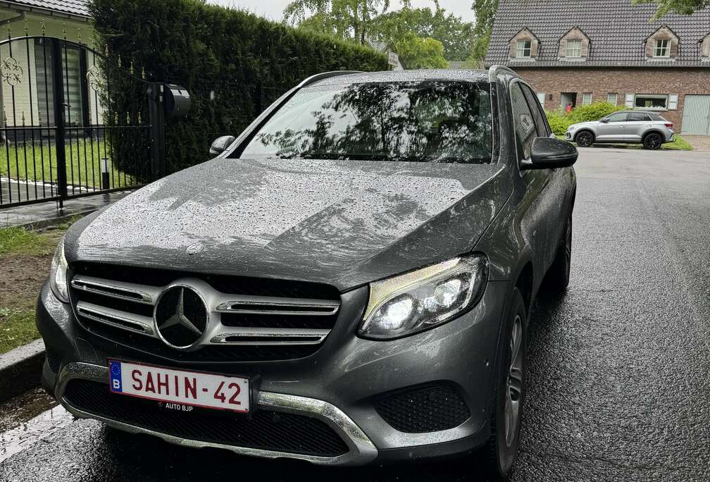 Mercedes-Benz e 4-Matic PHEV