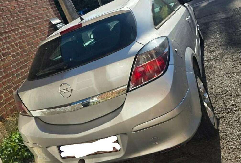 Opel Astra GTC 1.7 DTH CDTi