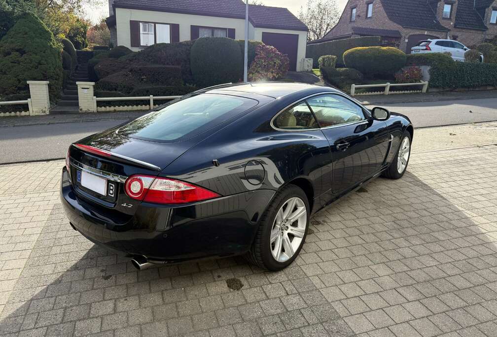Jaguar XK Coupé 4.2i V8