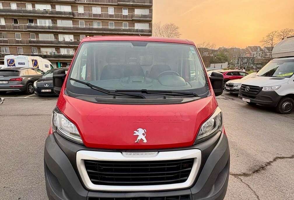 Peugeot 350LH 2.8 HDi Pack