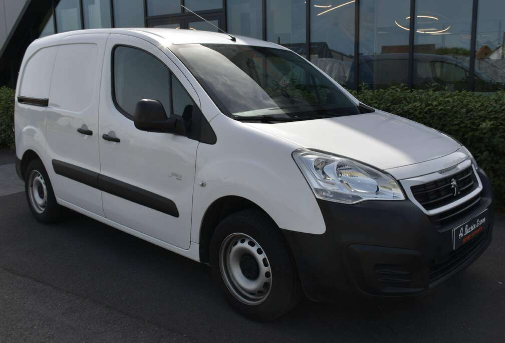 Peugeot 1.6i  TREKHAAK /  3PL /  AIRCO /  PDC ACHTER