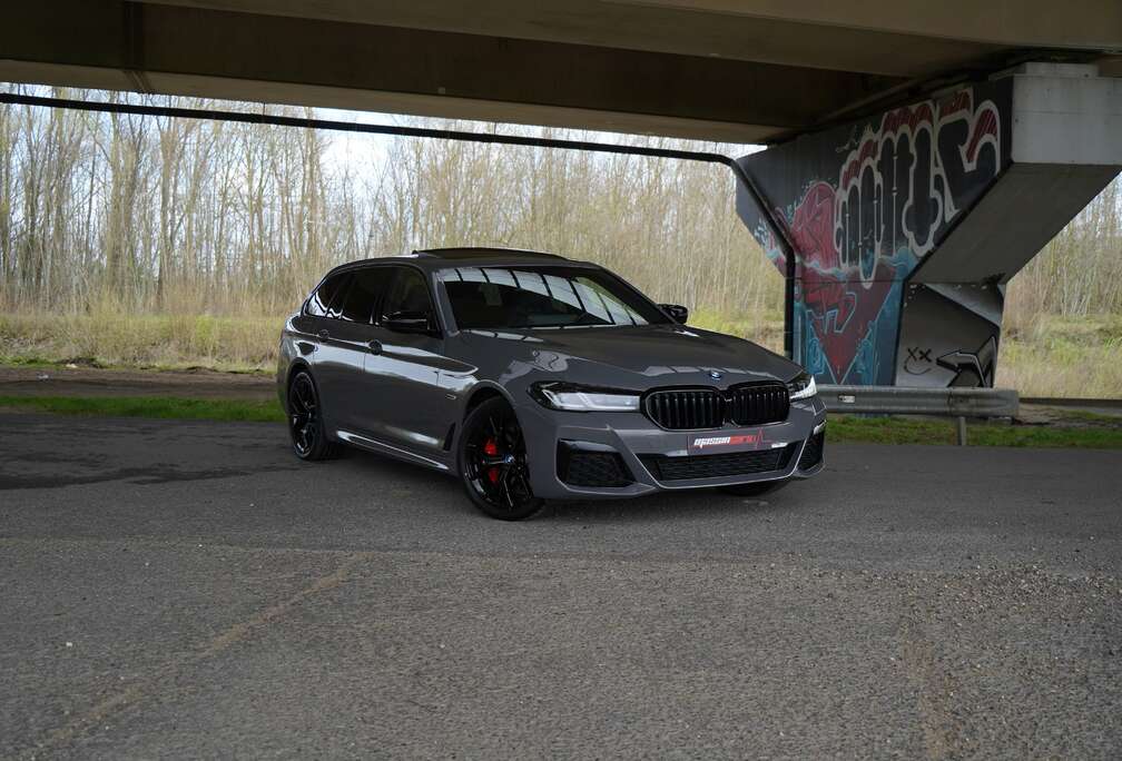 BMW TOURING  PHEV  PANO  LED  TREKHAAK