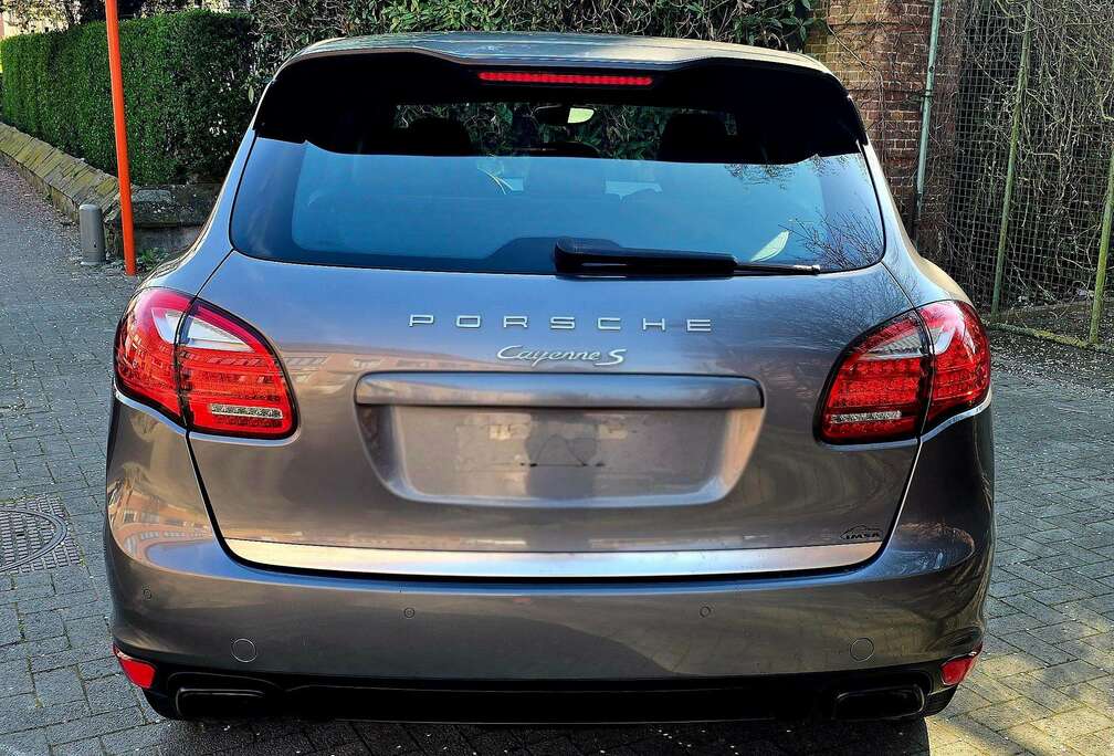 Porsche Cayenne 3.0i V6 Hybrid Tiptronic S
