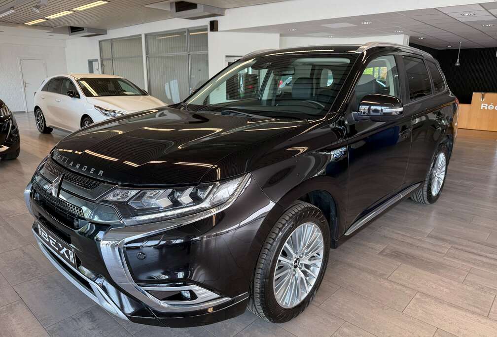 Mitsubishi 2.4i*4WD*SILVANO*1ERPROP*GARANTIE12MOIS*BOITEAUTO+PALETTE*CAMERA*GPS*PLUG-IN HYBRID*FULL*