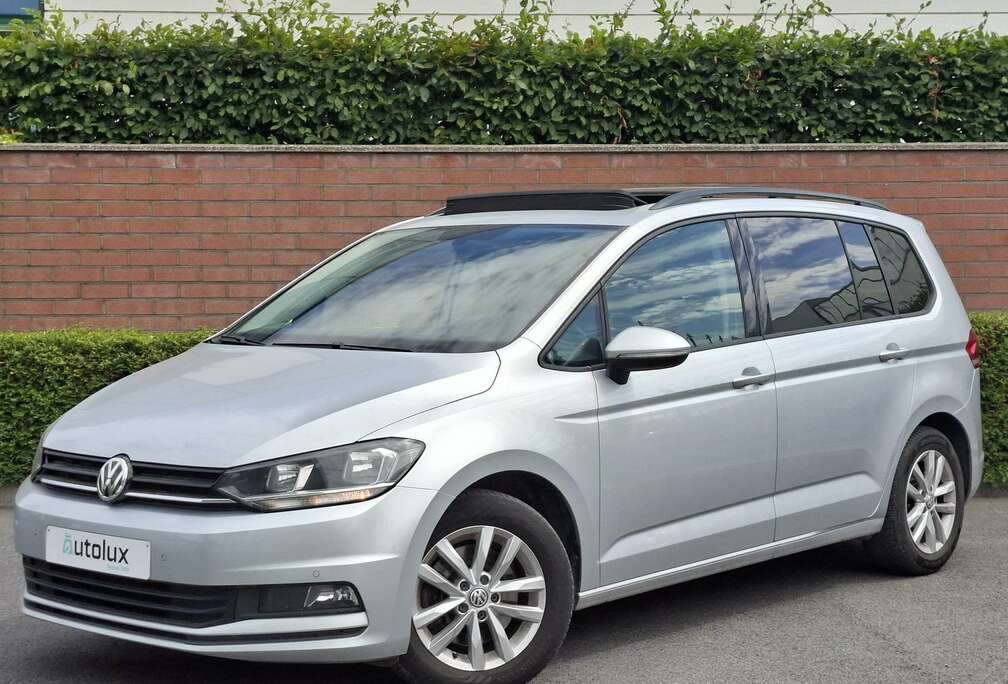 Volkswagen Touran 1.6 TDi SCR -  7 PLACES   Toit panoramique ouvrant - Attache remorque - GPS