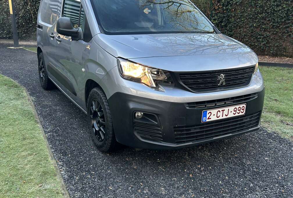 Peugeot 1.6 BlueHDi 100 L1 Premium