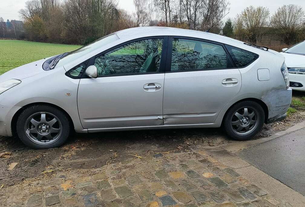 Toyota Prius Hybrid avec nouveau CT et Car Pass
