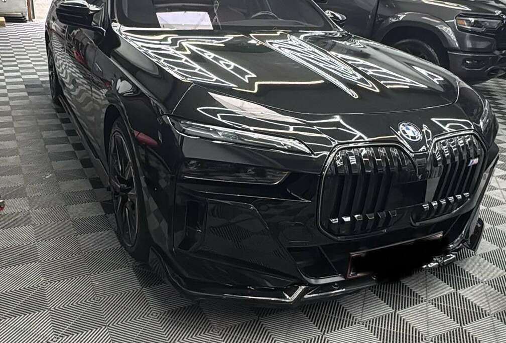 BMW M760eXAS PHEV (420 kW)