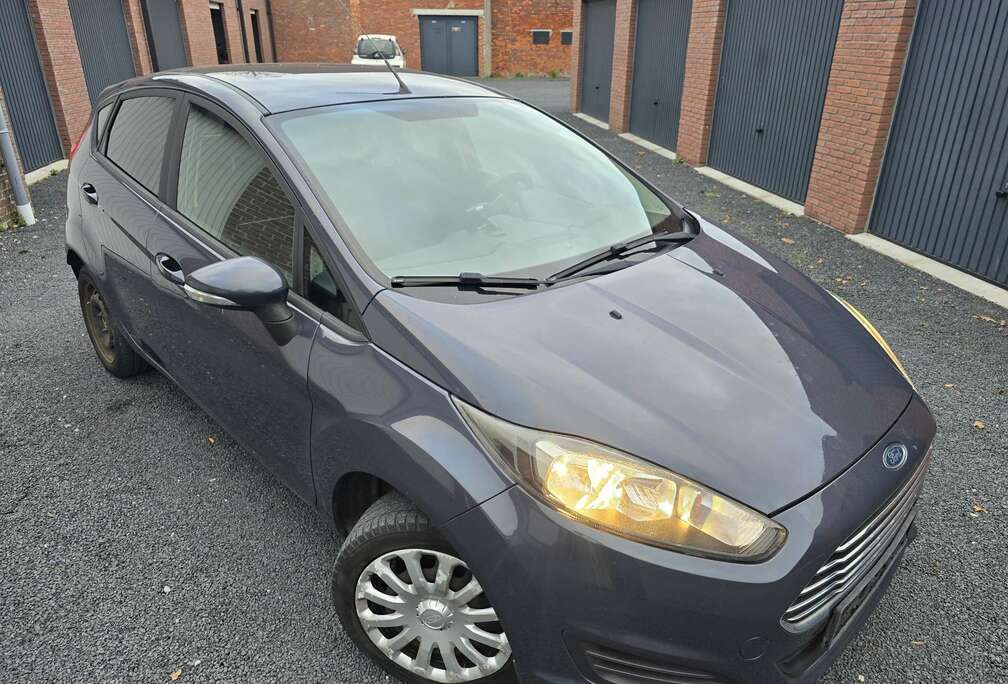 Ford Ford fiesta    marchons ou export.