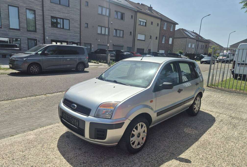 Ford 1.4i - Airco - Trekhaak + Keuring - Garantie