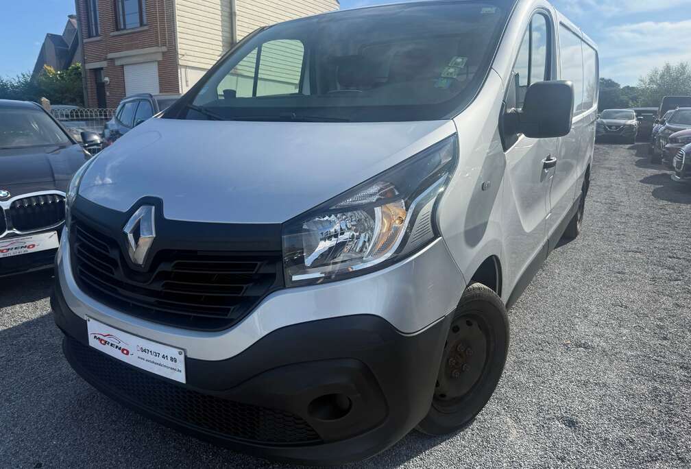 Renault 1.6 dCi 27 L1H1 Confort gekeurd vak