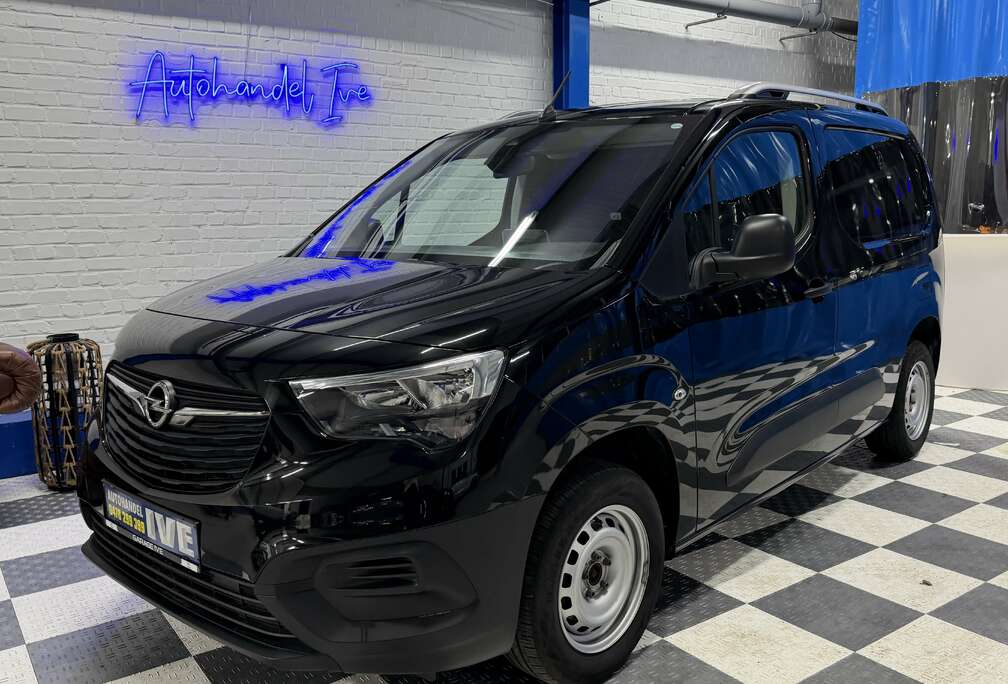 Opel Combo Cargo 1.5 **Apple - Android**
