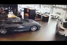 Un client contrarié détruit l’accueil d’une concession Porsche