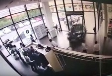 INSOLITE – Elle détruit une concession en se trompant de pédale