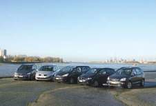 CITROËN C4 PICASSO 1.6 HDi • KIA CARENS 2.0 CRDi • MAZDA 5 2.0 CDVi 110 • RENAULT GRAND SCENIC 1.9 dCi 115 • SEAT ALTEA XL 1.9 TDI : Achteraan plaats nemen A.U.B.