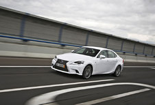 LEXUS IS 300h (2013)