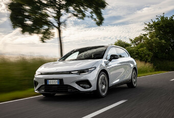 Le Leapmotor B05 (2026) : un concurrent interne pour les Opel Astra et Peugeot 308?