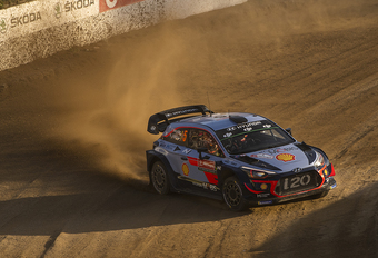 Neuville leidt rally van Portugal na chaotische openingsdag #1