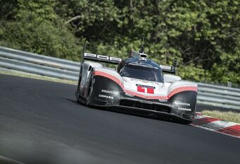 VIDEO - Porsche klokt snelste rondje Nürburgring aller tijden #1