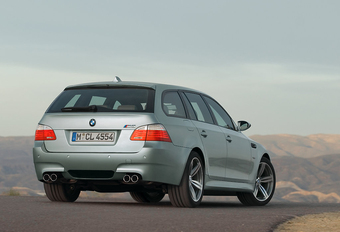 BMW jaloers op RS6 Avant, denkt opnieuw aan M5 Touring #1
