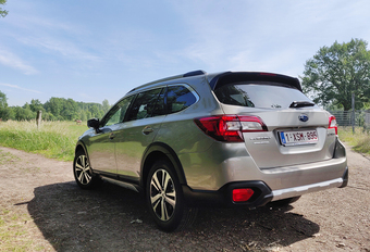 Subaru Outback 2.5i #1