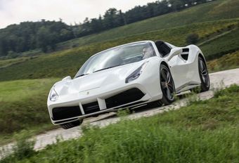 Ferrari 488 Spider : gare au brushing ! #1