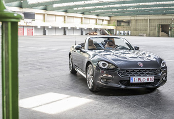 Fiat 124 Spider : gaine de MX-5 #1
