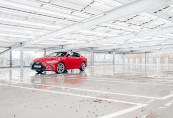 LEXUS ES 300h : Voorwaarts #1