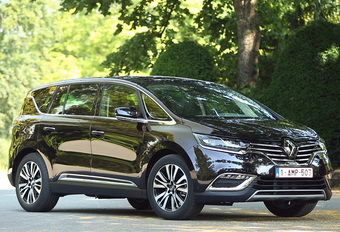 Met de Espace V start Renault vanaf nul en geeft het het segment van de grote monovolumes op voor dat van de grote crossovers.