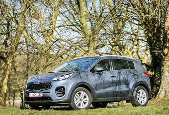 Fort de son style audacieux, le nouveau Kia Sportage capte d’emblée l’attention. Mais au-delà du look, que peut-on réellement attendre aujourd’hui de ce SUV coréen? Réponse par l’essai de la version Diesel «de base».