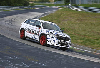 De Skoda Kodiaq krijgt een snelle RS-versie. Snel genoeg om een Nürburgring-ronderecord te pakken. Dat van de snelste zevenzitter.