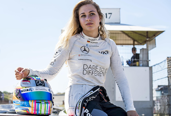 Huiveringwekkende beelden, die crash van Sophia Flörsch tijdens de Macau GP. Hoewel ze een gebroken ruggenwervel opliep, kan de Duitse F3-pilote alles navertellen. Ze verwacht volledig te herstellen.