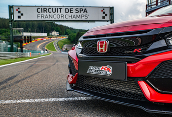 Honda stak onze Bertrand Baguette in een Civic Type R en stuurde hem naar het circuit van Spa-Francorchamps om een chrono te zetten. Maar welke rondetijd prijkte er uiteindelijk op de tabellen?