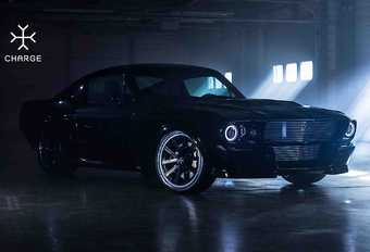 Een klassieke Ford Mustang hoort een dikke V8 te combineren met achterwielaandrijving. Deze creatie van Charge Cars denkt daar anders over.