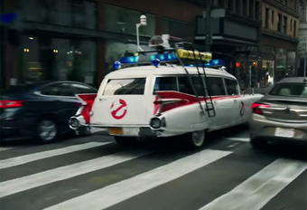 De Amerikaanse supermarktketen Walmart heeft een reclamespot uitgebracht die de beroemdste filmauto's uit de geschiedenis bundelt. Van de Batmobile over Knight Rider's KITT tot de ambulance van de Ghostbusters. Wie kent ze allemaal?