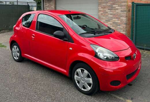 Toyota Aygo 1.0i VVT-i Car Dance