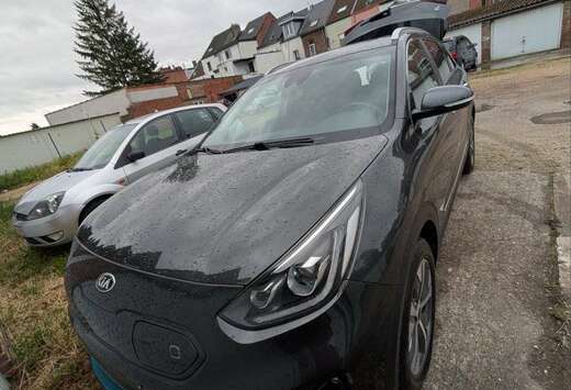Kia More 64 KWh. Electric Range 455 KM.