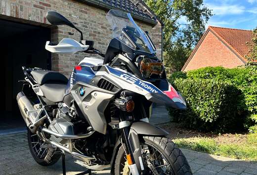 BMW Trophy. AKRAPOVIC Sportuitlaat - BREMBO remmen.