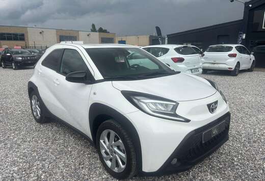 Toyota 1.0i VVT-i X play