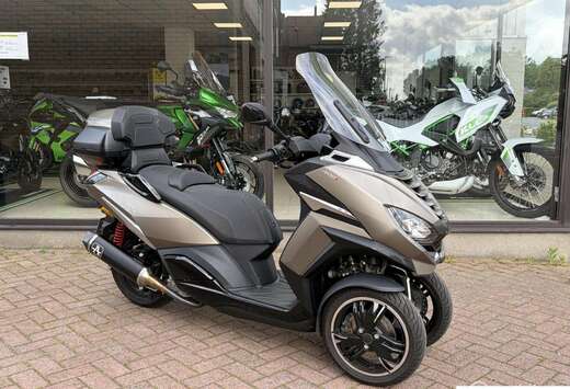 Peugeot 400 SW met GPS
