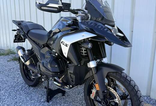 BMW Triple Black