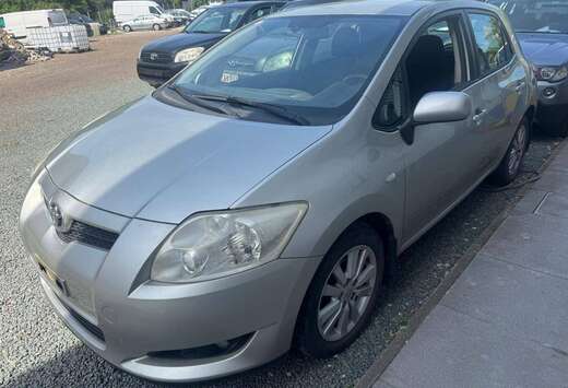 Toyota Auris 1.4 D-4D Linea Luna