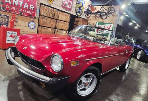 Fiat 1800 TRES AGREABLES COMBINAISONS DE COULEURS
